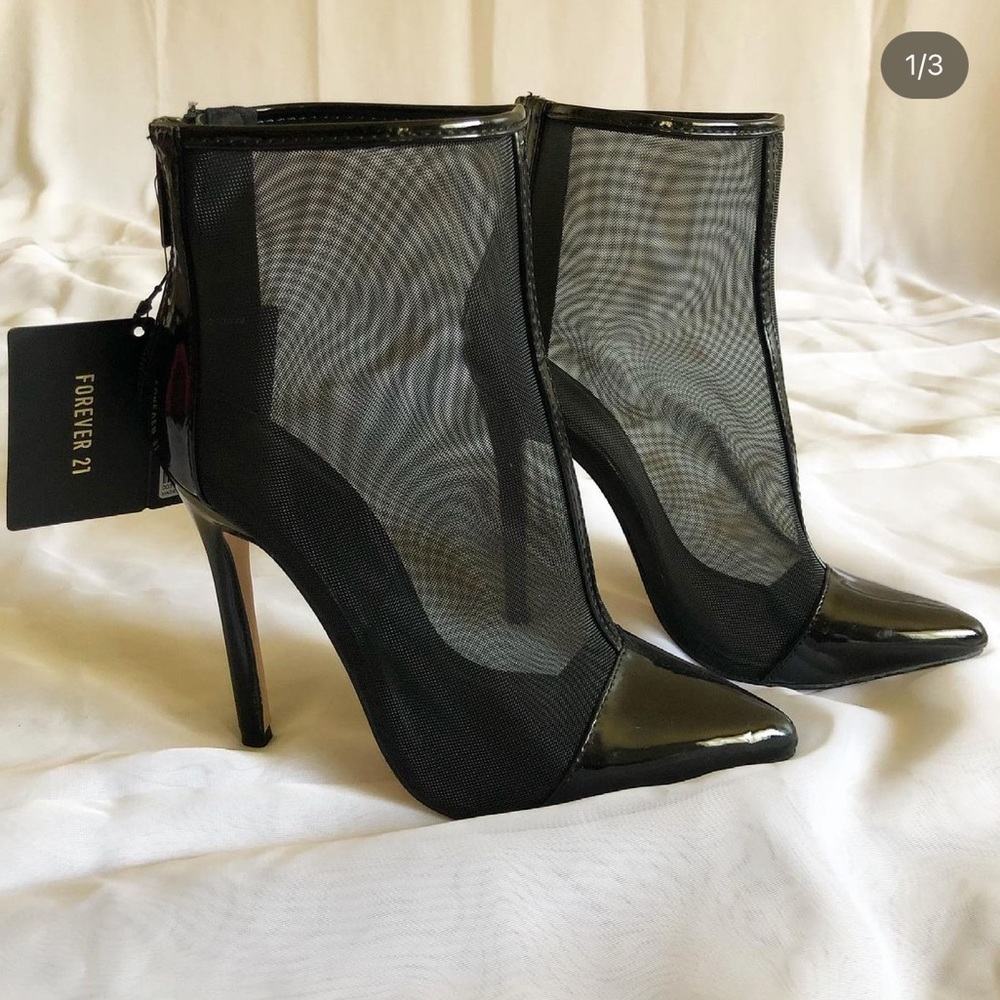 Mesh booties (NWT)